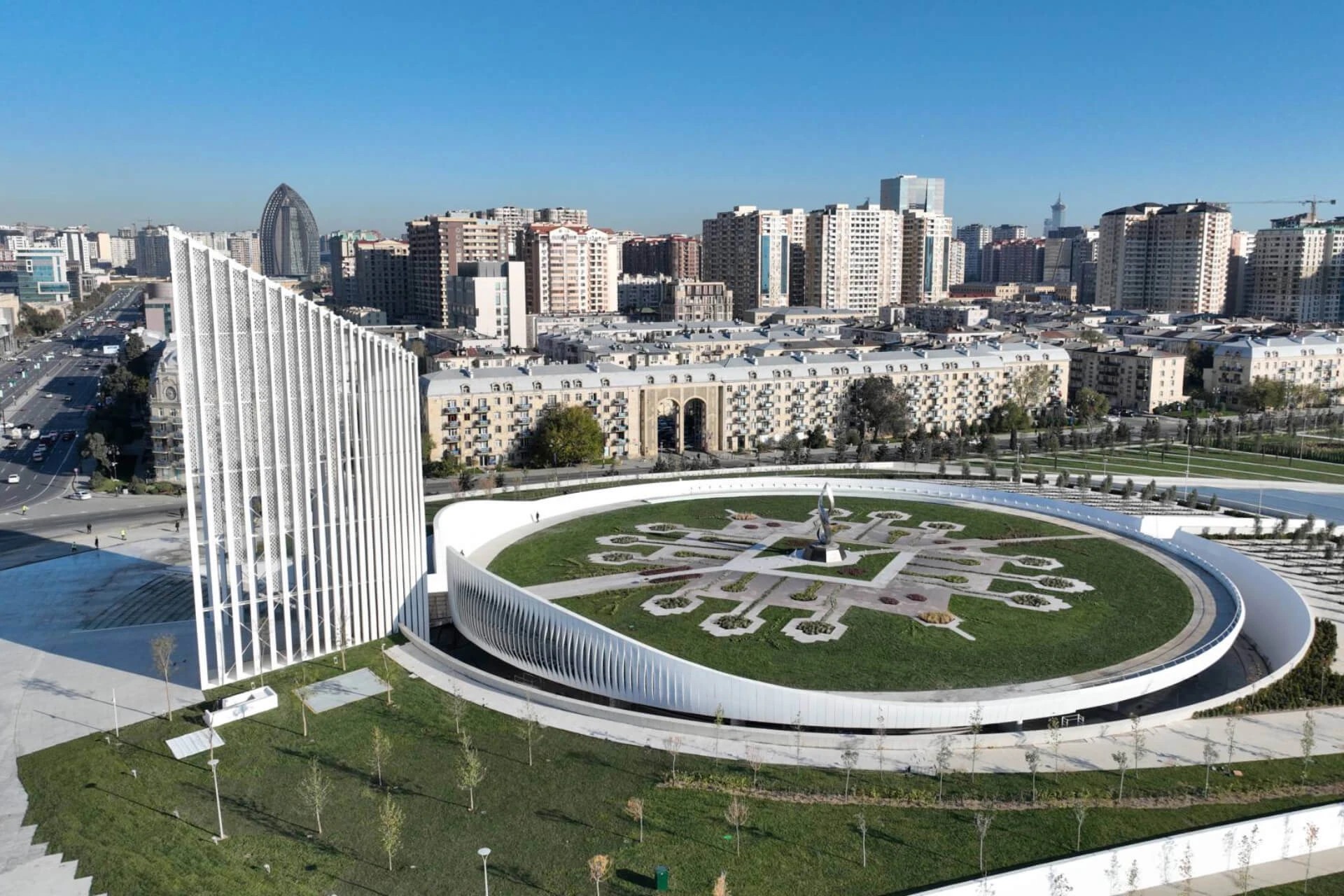 Patriotic War Memorial Park, Baku — aerial of the screen monument and circular garden